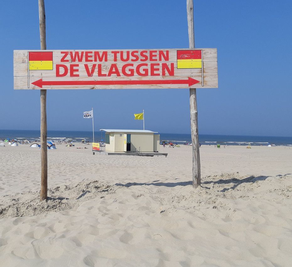 <p>Sicheres Schwimmen zwischen den Flaggen - Wadden.nl</p>