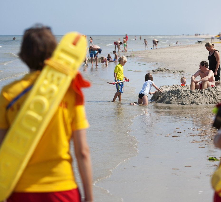 <p>KNRM-Strandwächter an den Stränden von Texel, Vlieand, Terschelling, Ameland und Schiermonnikoog - Wadden.nl</p>